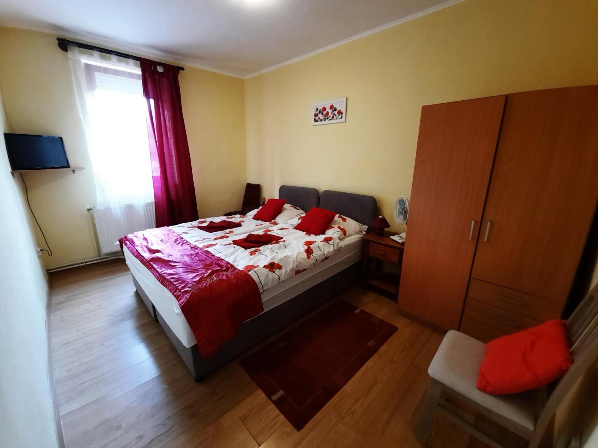 Hotel Kis Rigo Vendeghaz Salgótarján Zewnętrze zdjęcie