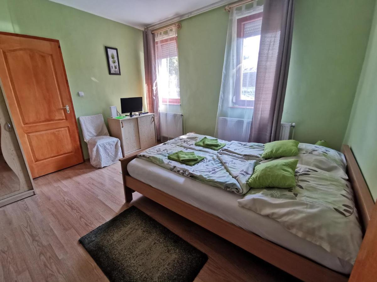 Hotel Kis Rigo Vendeghaz Salgótarján Zewnętrze zdjęcie