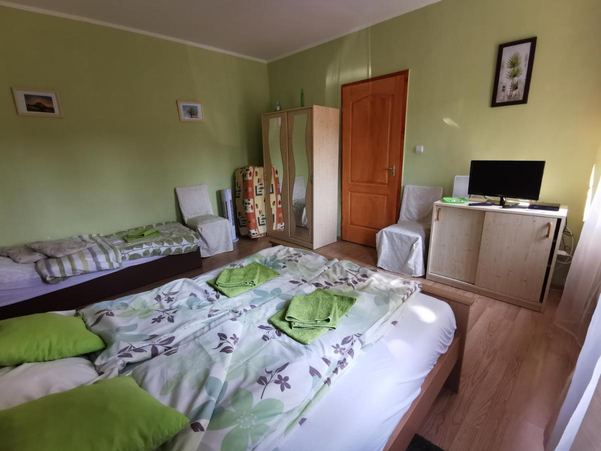 Hotel Kis Rigo Vendeghaz Salgótarján Zewnętrze zdjęcie