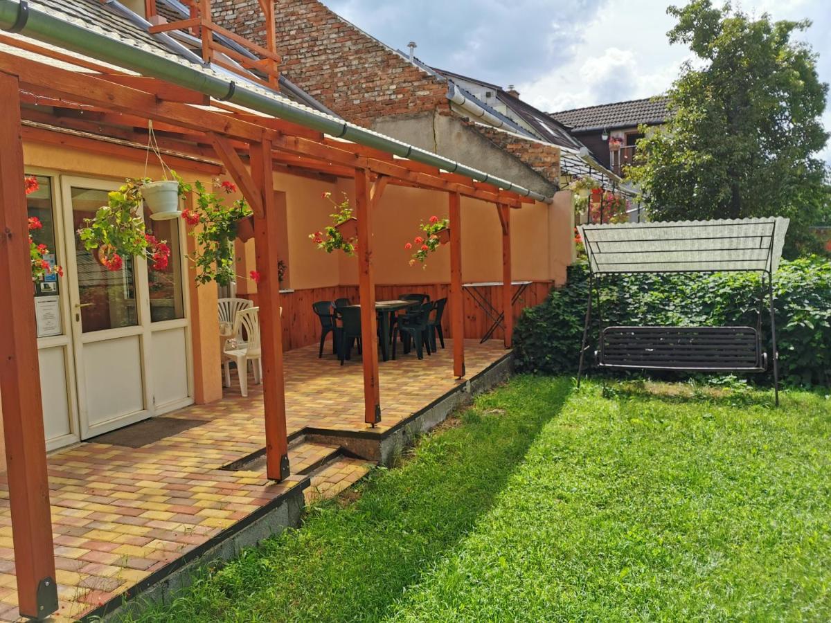 Hotel Kis Rigo Vendeghaz Salgótarján Zewnętrze zdjęcie